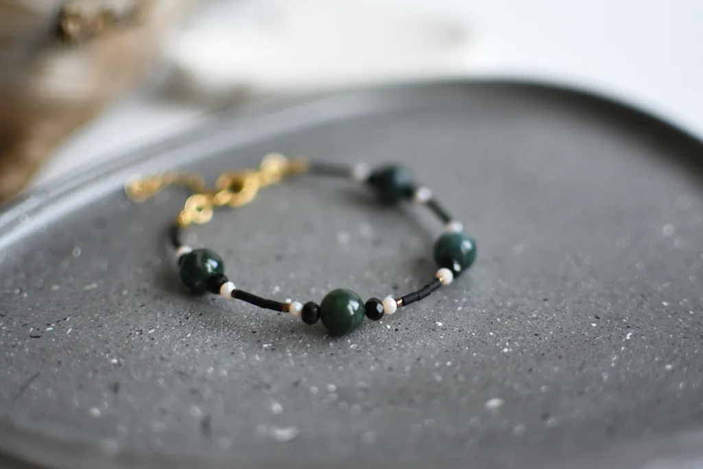 Комплект из браслета и серёжек с халцедоном