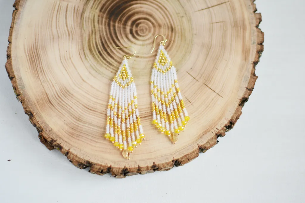 Серьги из бисера с бахромой и цитрином