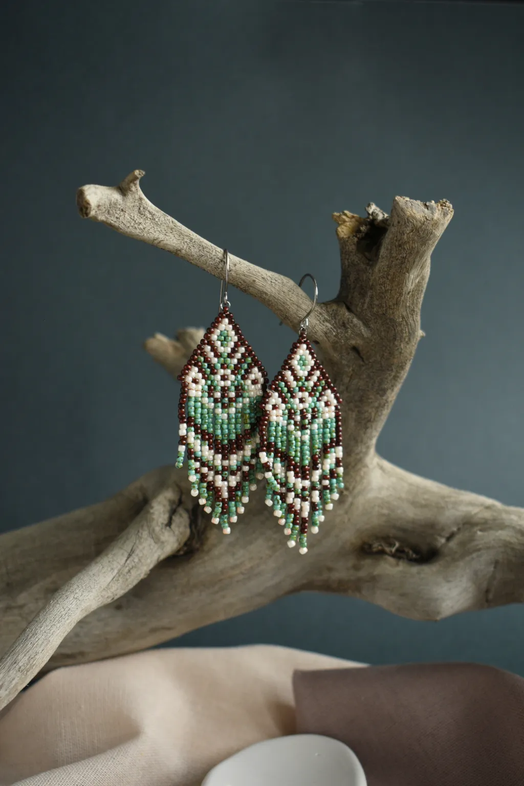 Бохо-серьги из бисера с бахромой