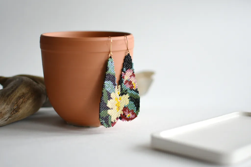 Цветочные серьги из бисера