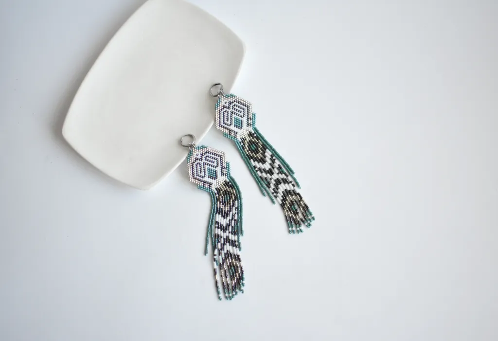 Длинные серьги из бисера с бахромой