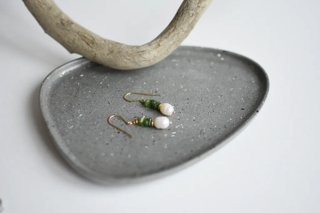 Серьги с нефритом и жемчугом