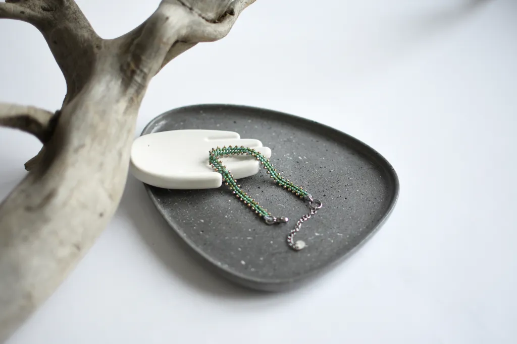 Бирюзовый браслет из бисера