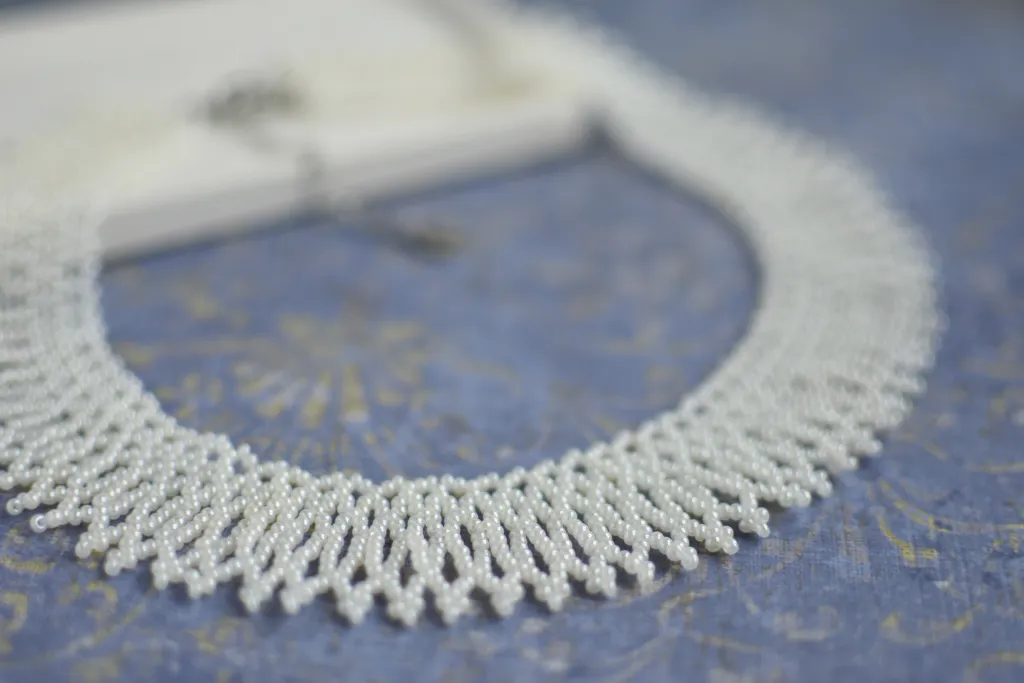 Ожерелье из бисера ажурное