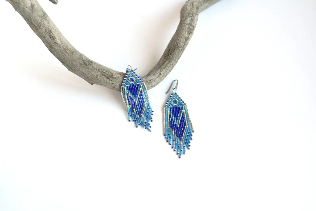 Голубые серьги из бисера