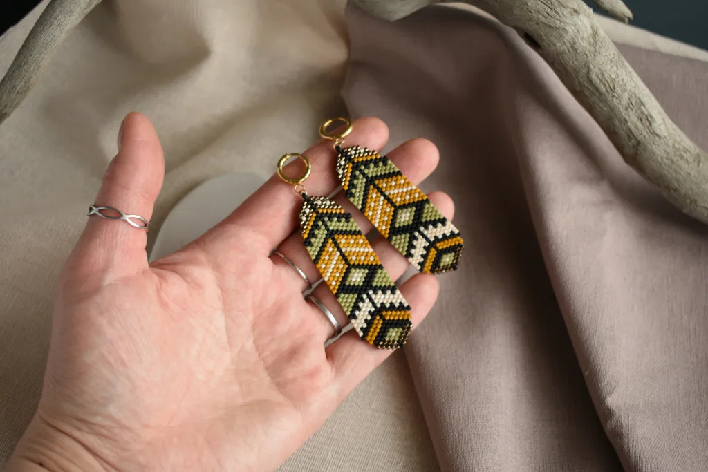 Сет из серёжек и браслета в зеленых тонах