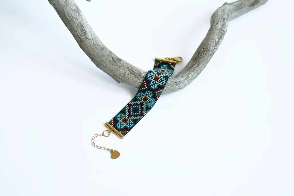 Браслет из бисера в бохо стиле