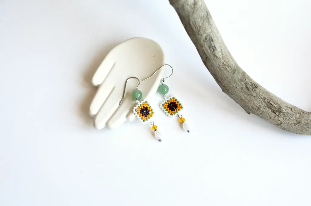 Серьги из бисера "Бабушкин квадрат"