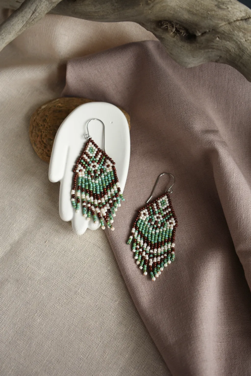 Бохо-серьги из бисера с бахромой