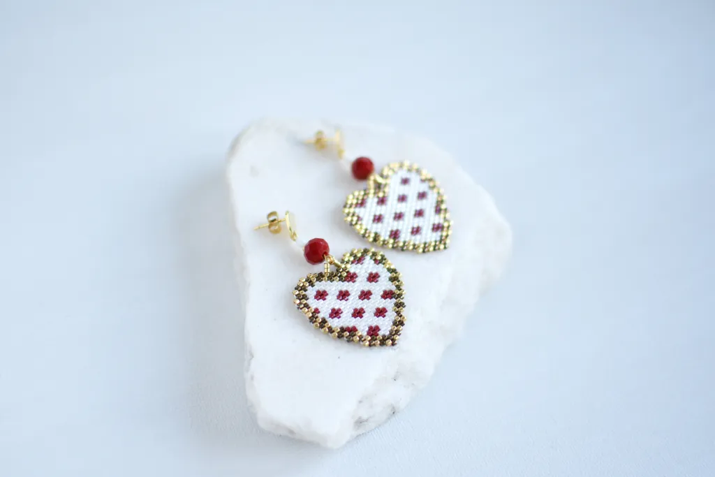 Серьги сердечки из бисера
