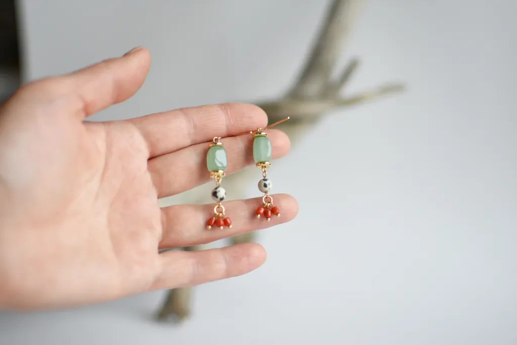 Серьги с авантюрином и кораллом