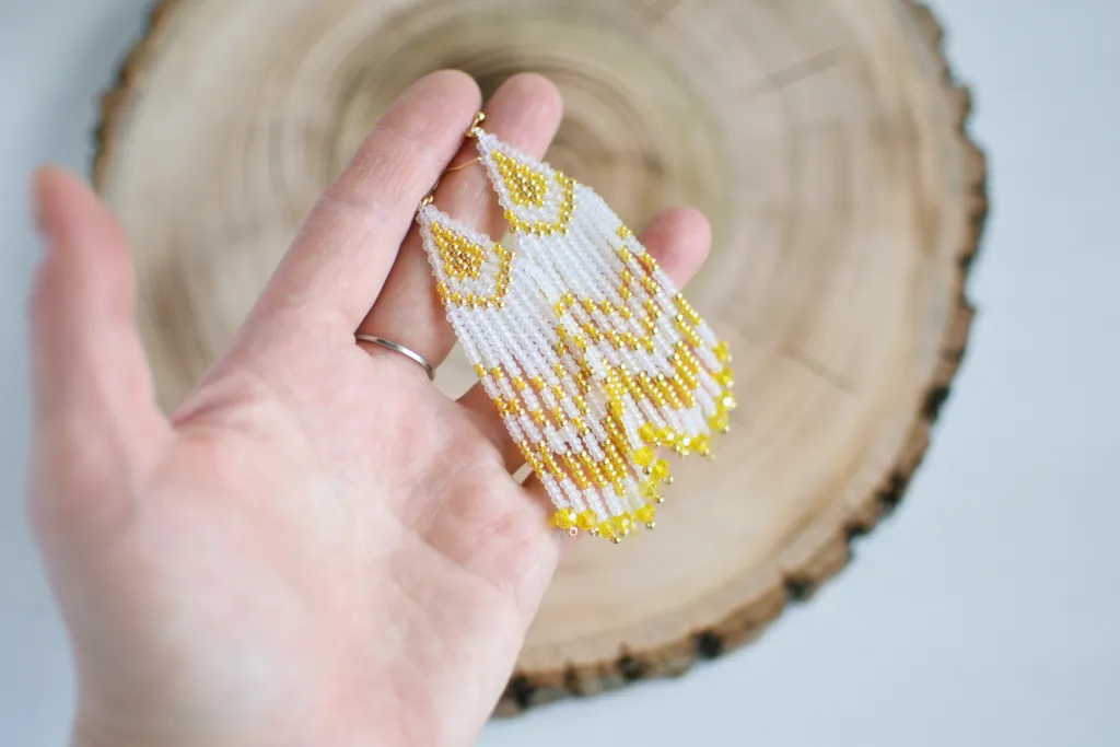 Серьги из бисера с бахромой и цитрином