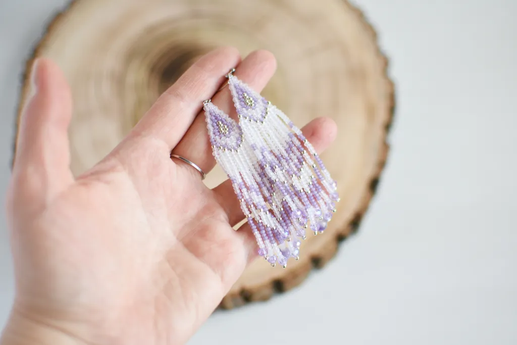 Сиреневые серьги-кисти из бисера с аметистом