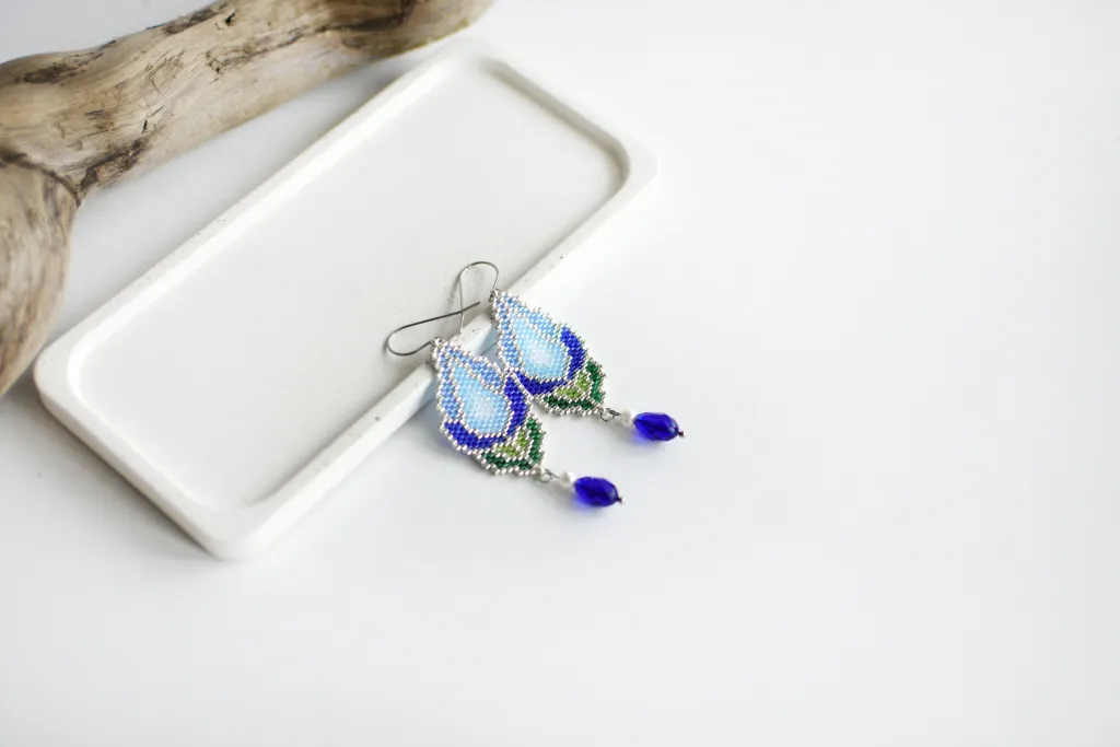 Серьги из бисера "Витражные тюлпаны" синие