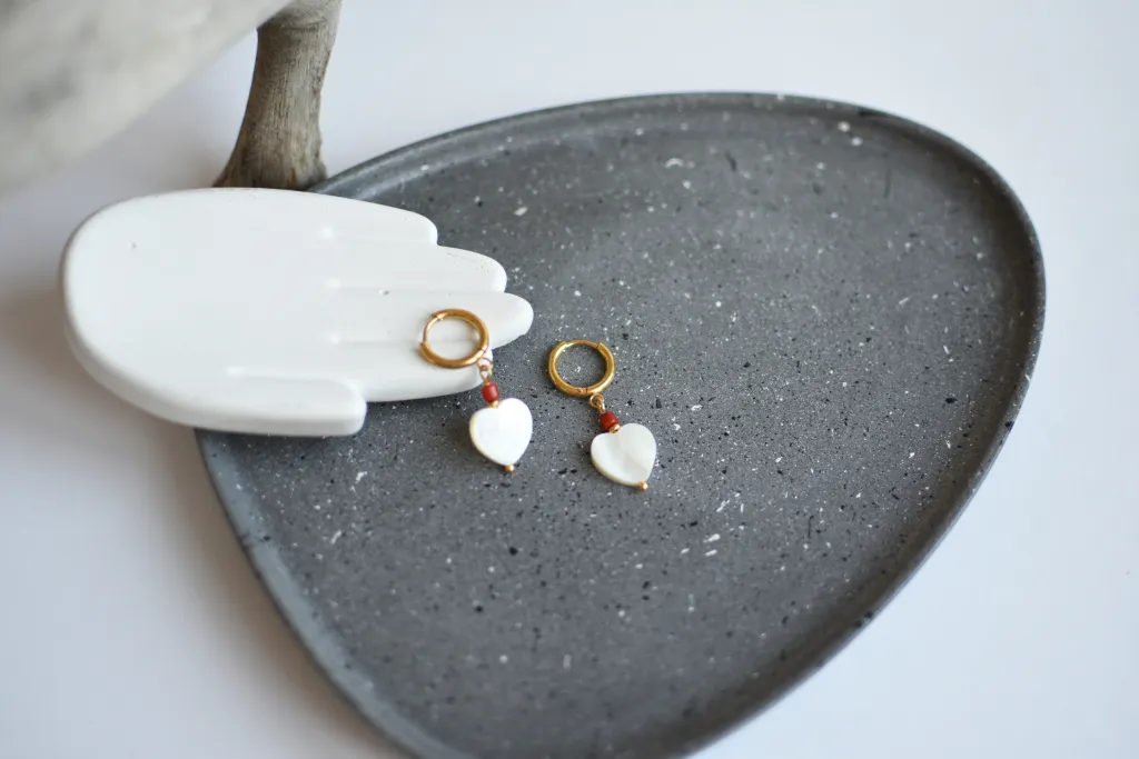 Серьги-сердечки с кораллом