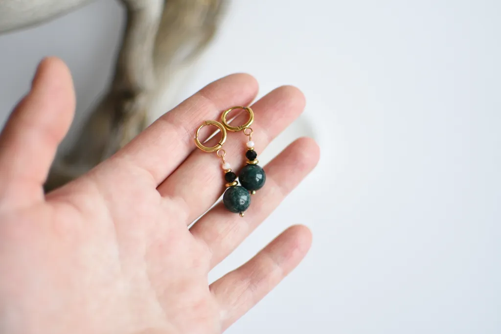 Комплект из браслета и серёжек с халцедоном