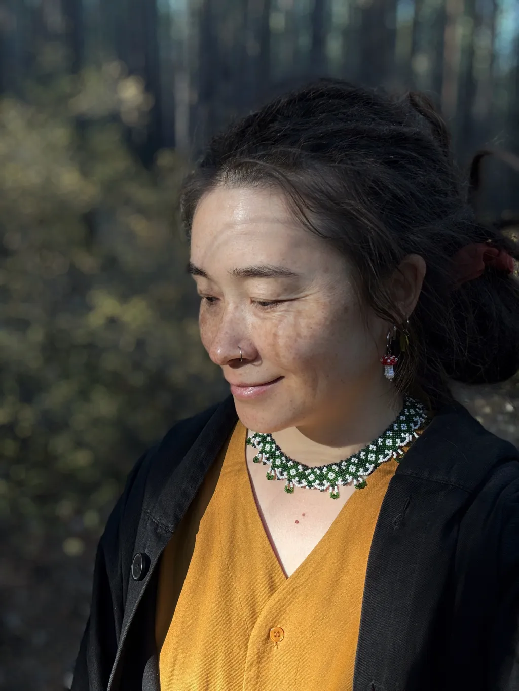 Зелёное колье-ожерелье из бисера