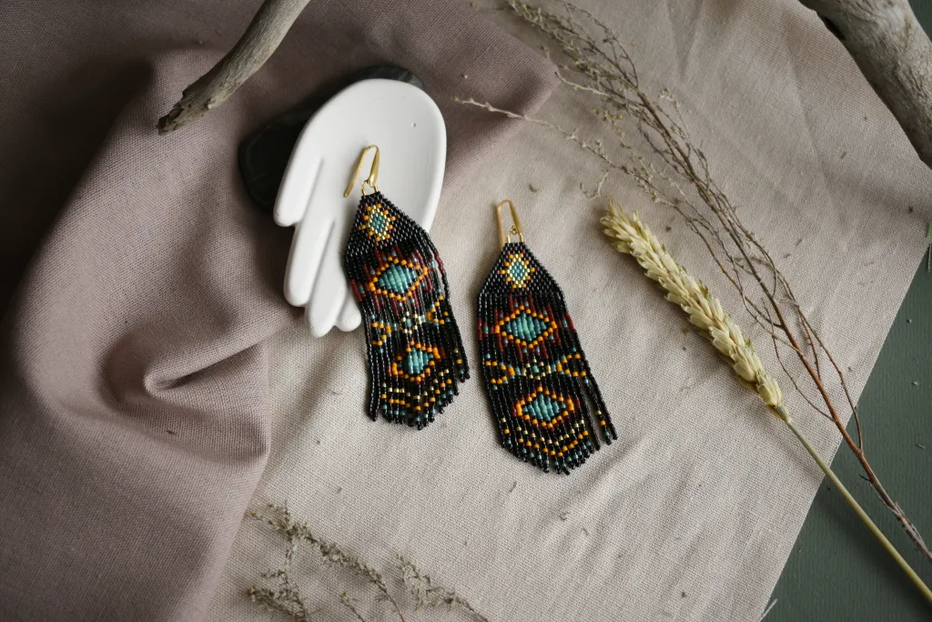 Длинные серьги в этническом стиле
