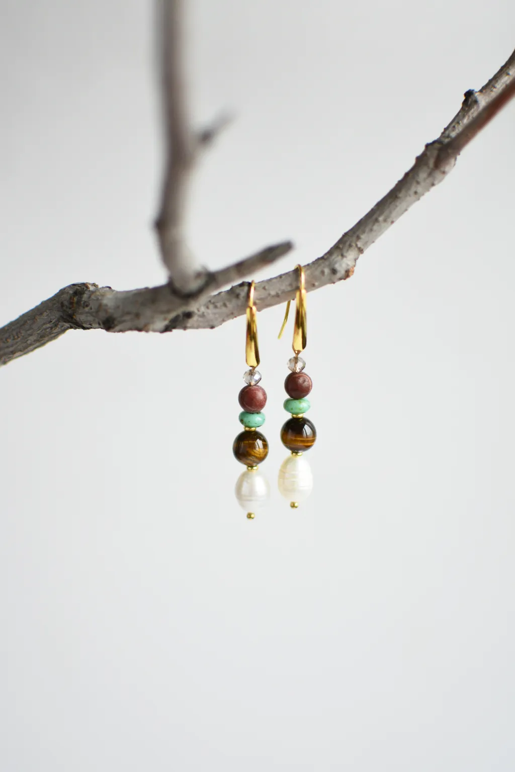 Серьги с тигровым глазом и жемчугом