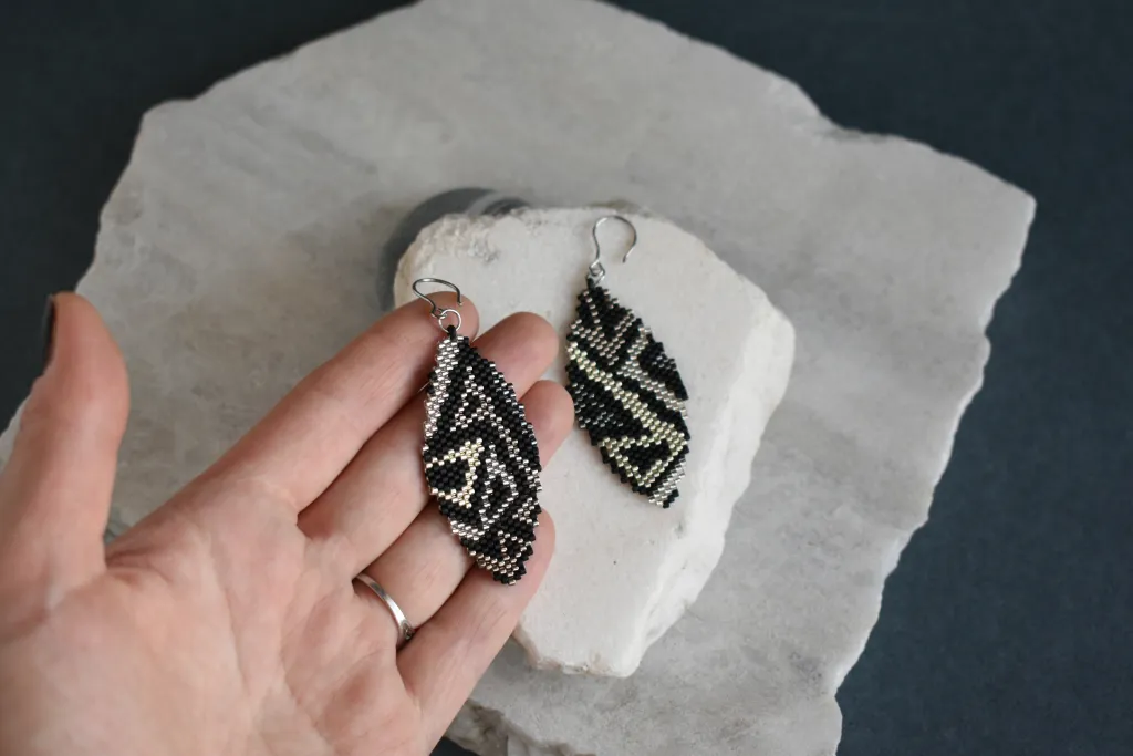 Серьги из бисера "Металлик ночь"