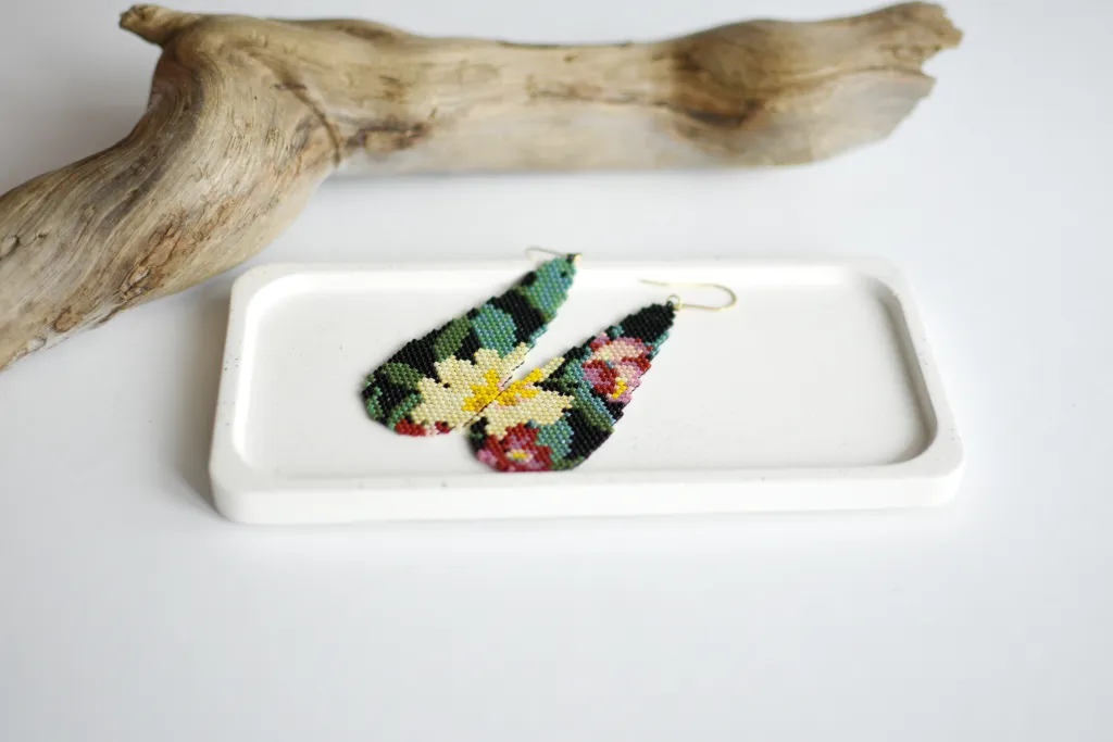 Цветочные серьги из бисера