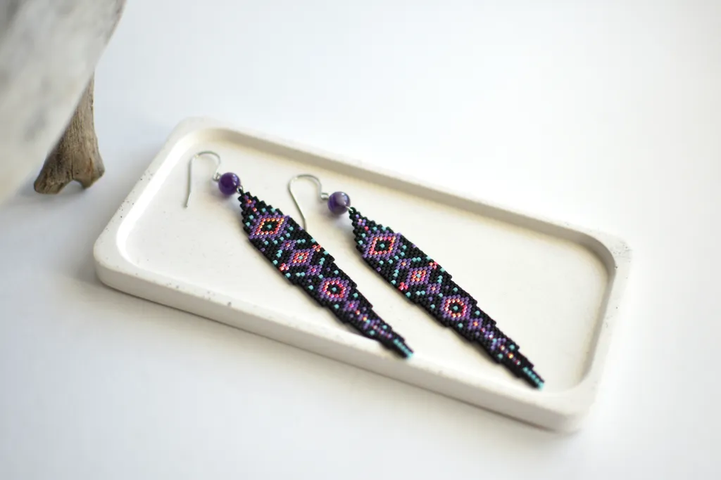 Длинные чёрные бохо серьги из бисера с аметистом