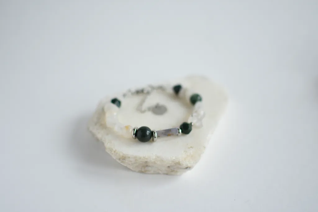 Браслет с яшмой, халцедоном и кварцем