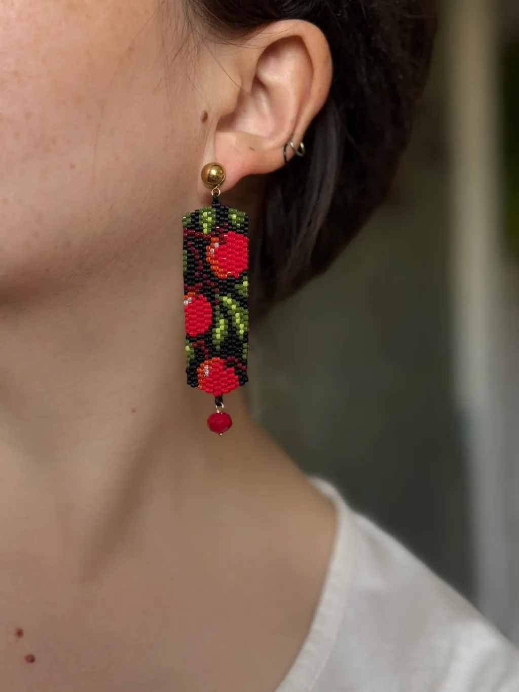 Серьги из бисера с яблоками