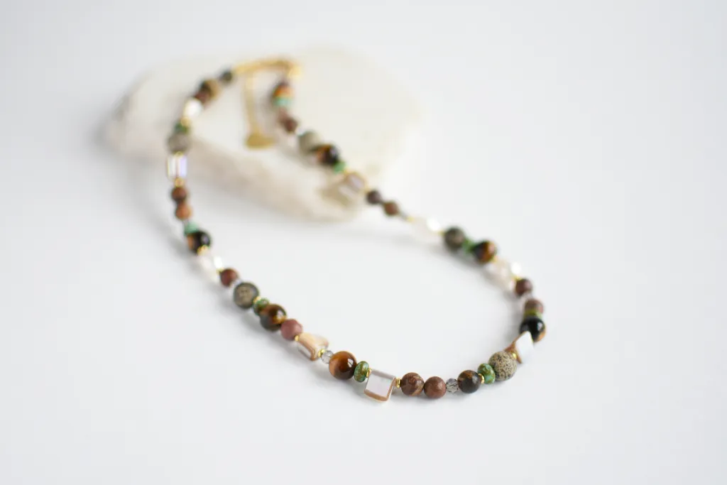 Бусы с тигровым глазом, яшмой и перламутром