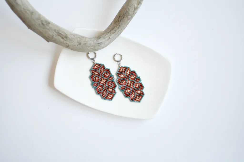 Красные серьги из бисера