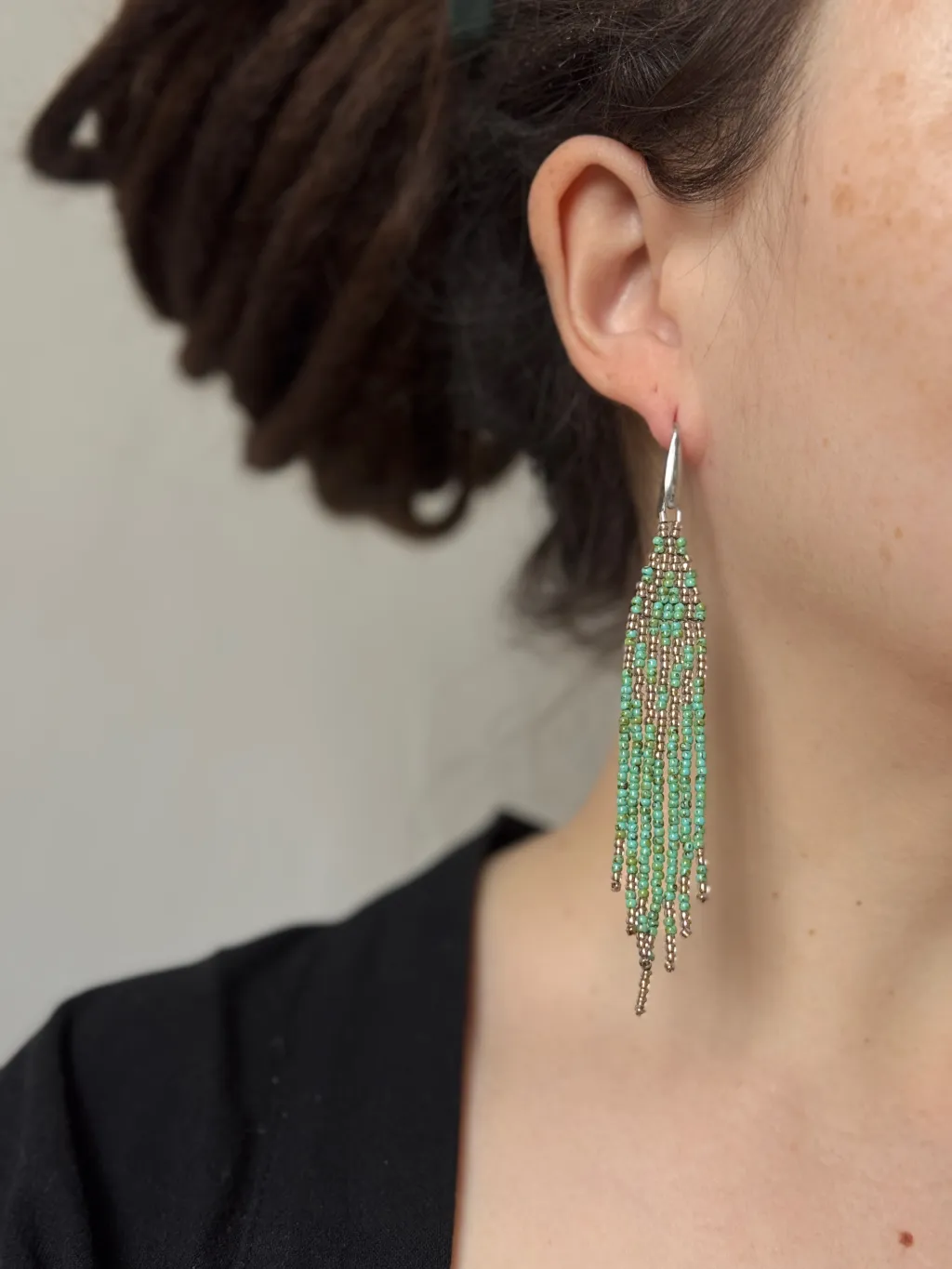 Бирюзовые серьги из бисера