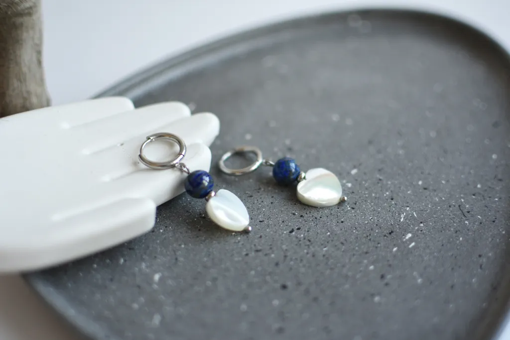 Серьги-сердечки с лазуритом