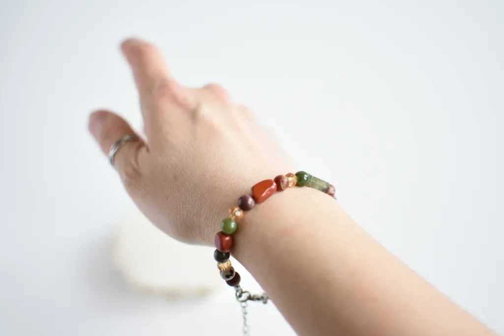 Браслет с яшмой и серпентином