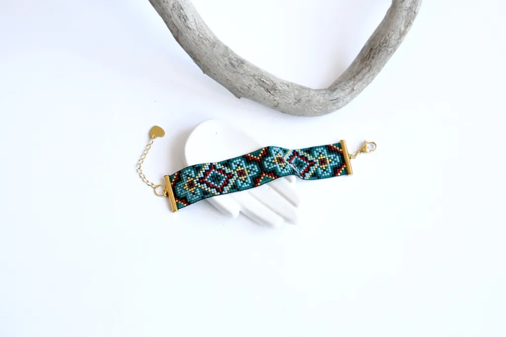 Браслет из бисера в бохо стиле
