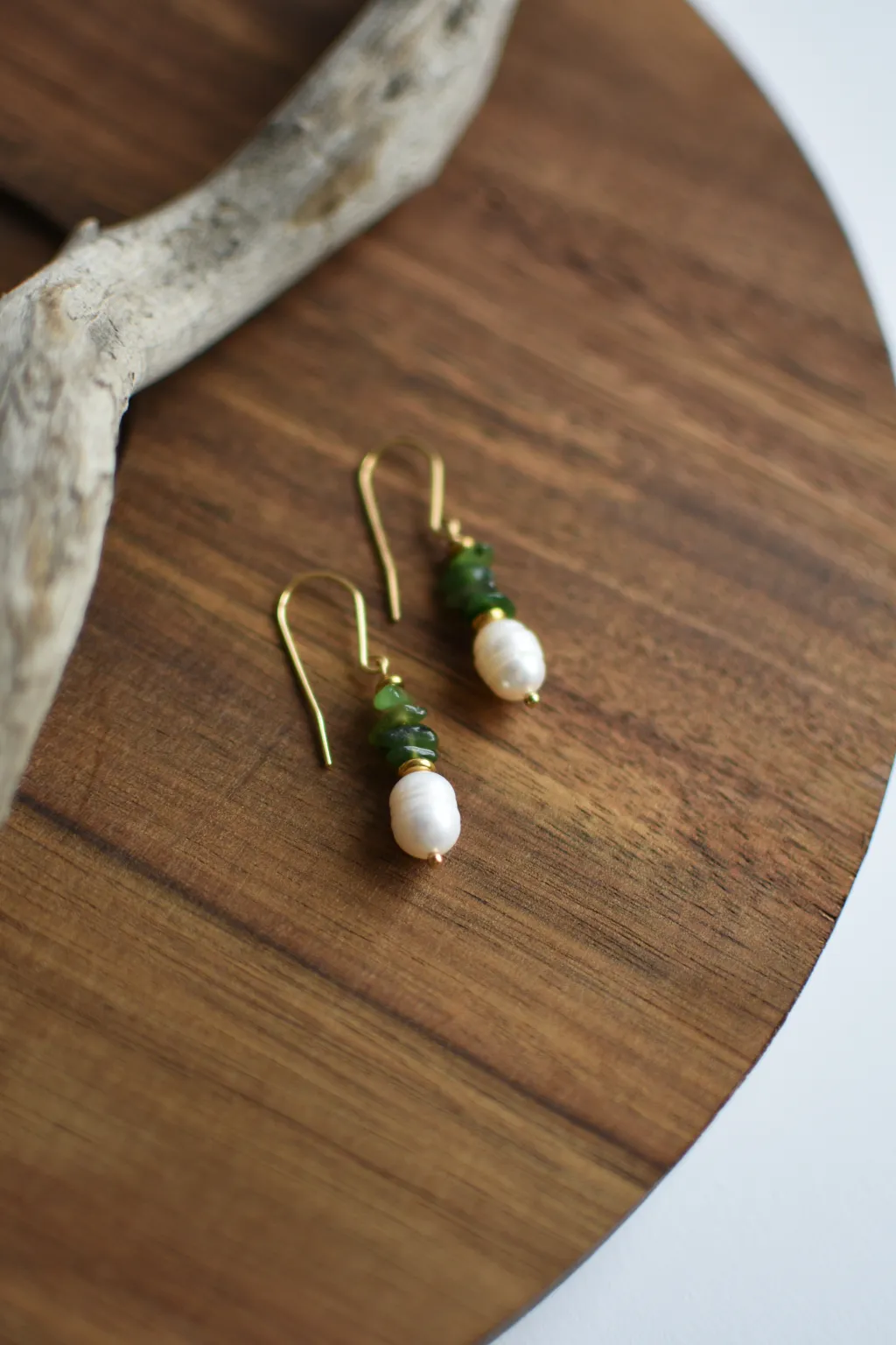 Серьги с нефритом и жемчугом