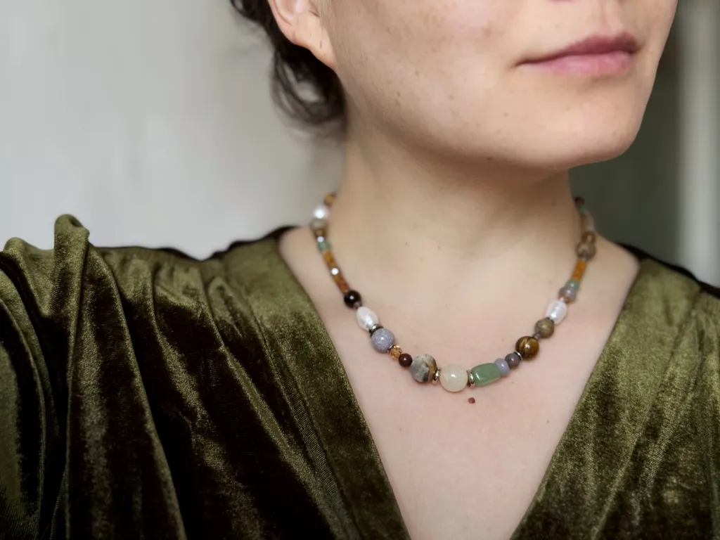 Бусы с натуральными камнями