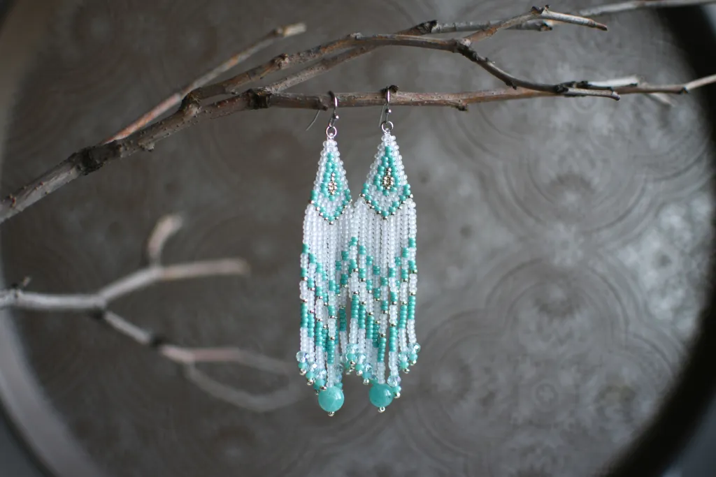 Бирюзовые серьги из бисера с бахромой и амазонитом