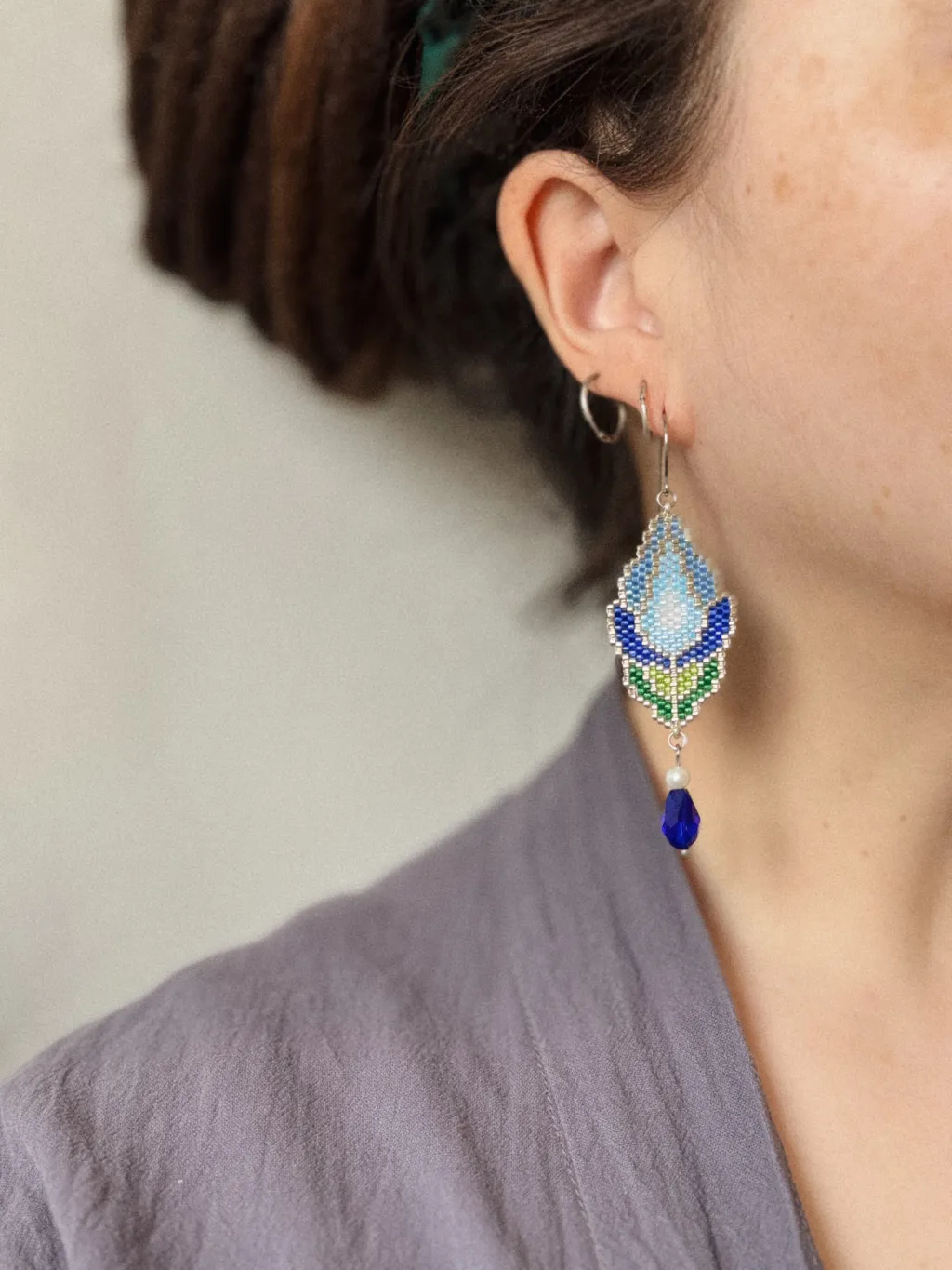 Серьги из бисера "Витражные тюлпаны" синие