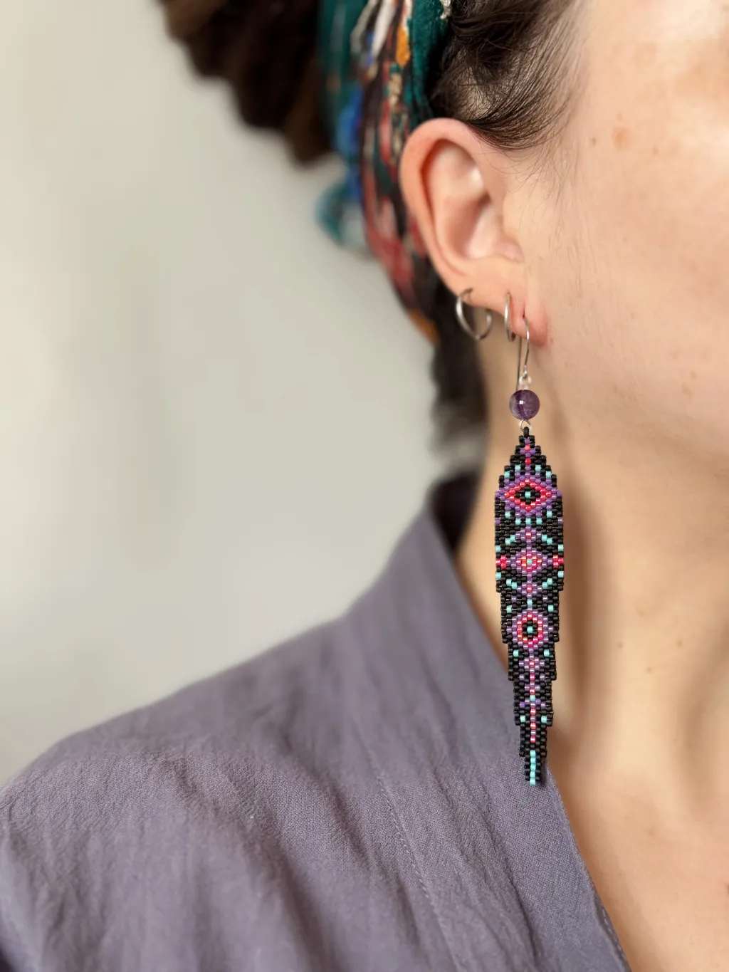 Длинные чёрные бохо серьги из бисера с аметистом