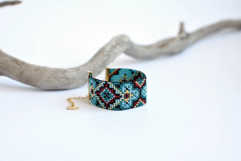 Браслет из бисера в бохо стиле
