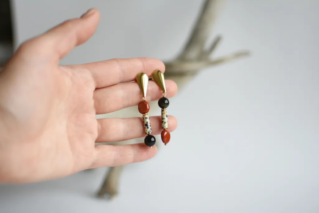 Серьги-гвоздики "Арлекин" с натуральными камнями