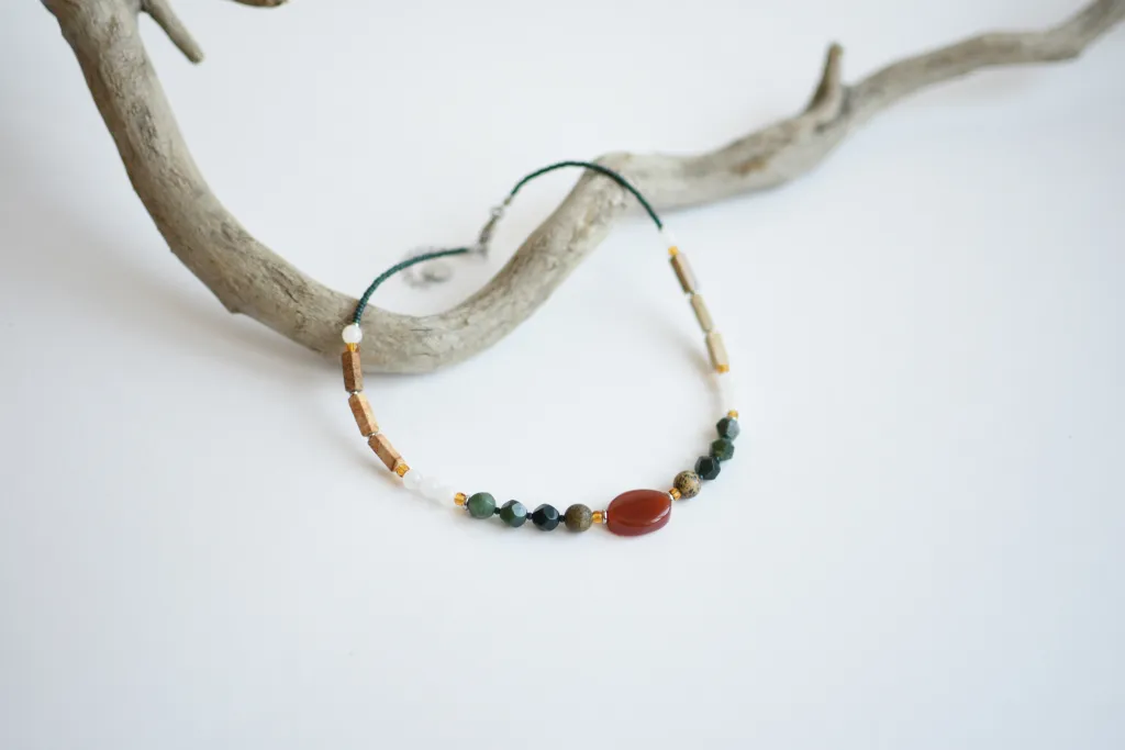 Колье с сердоликом и агатом