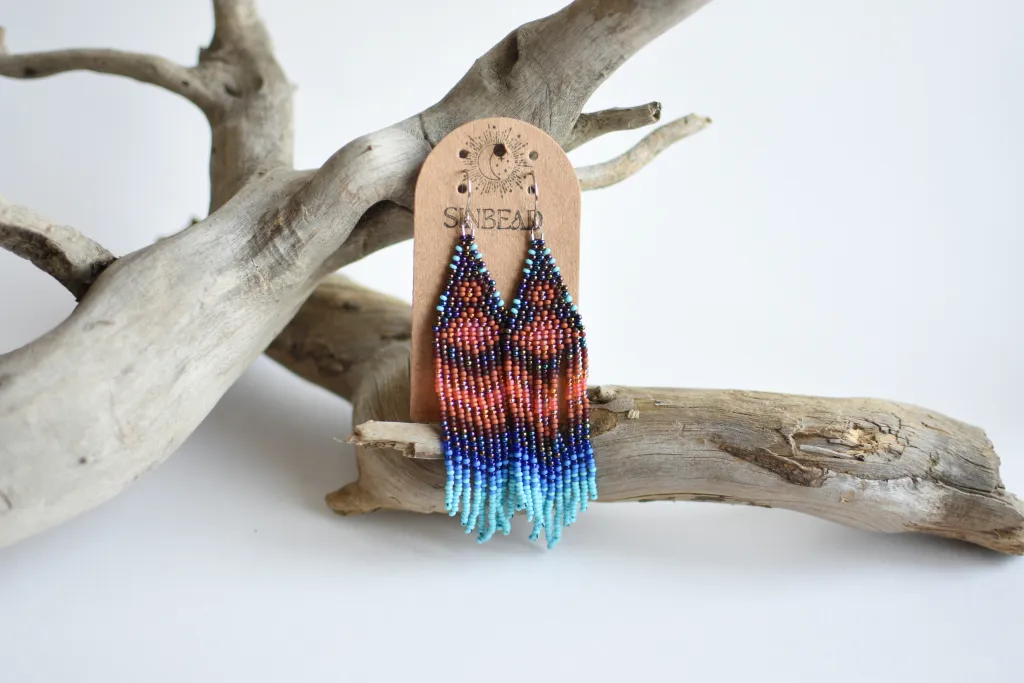 Длинные серьги из бисера с градиентом