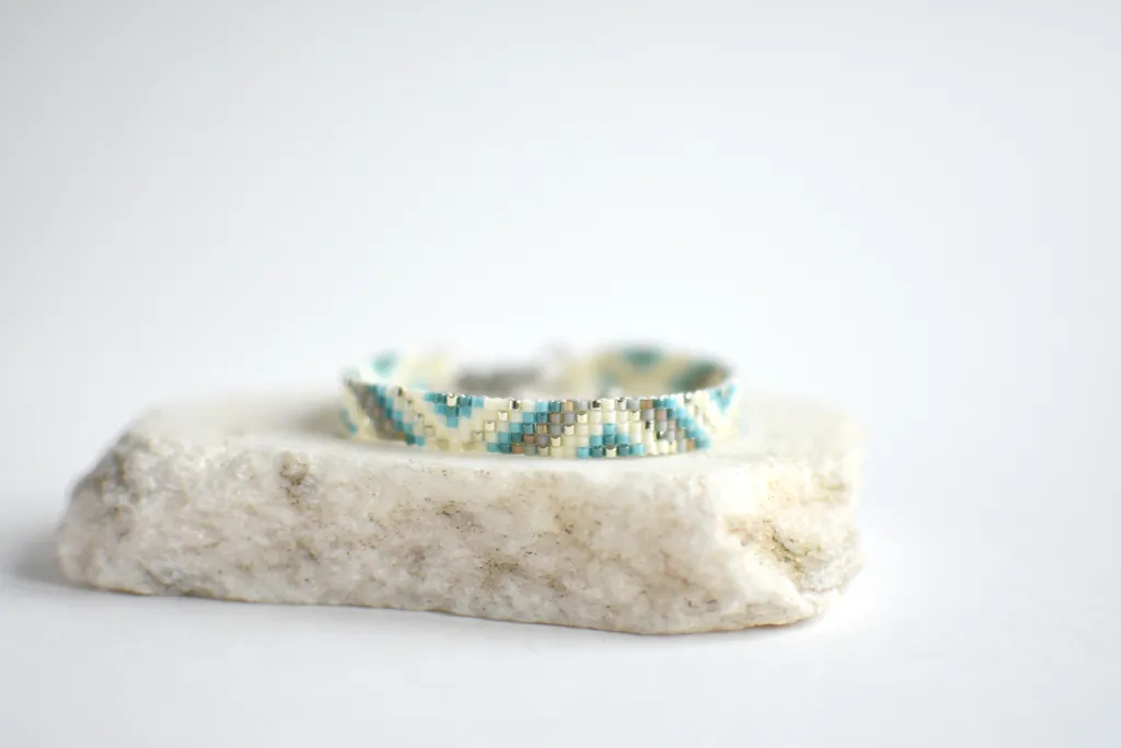 Браслет из бисера в стиле бохо