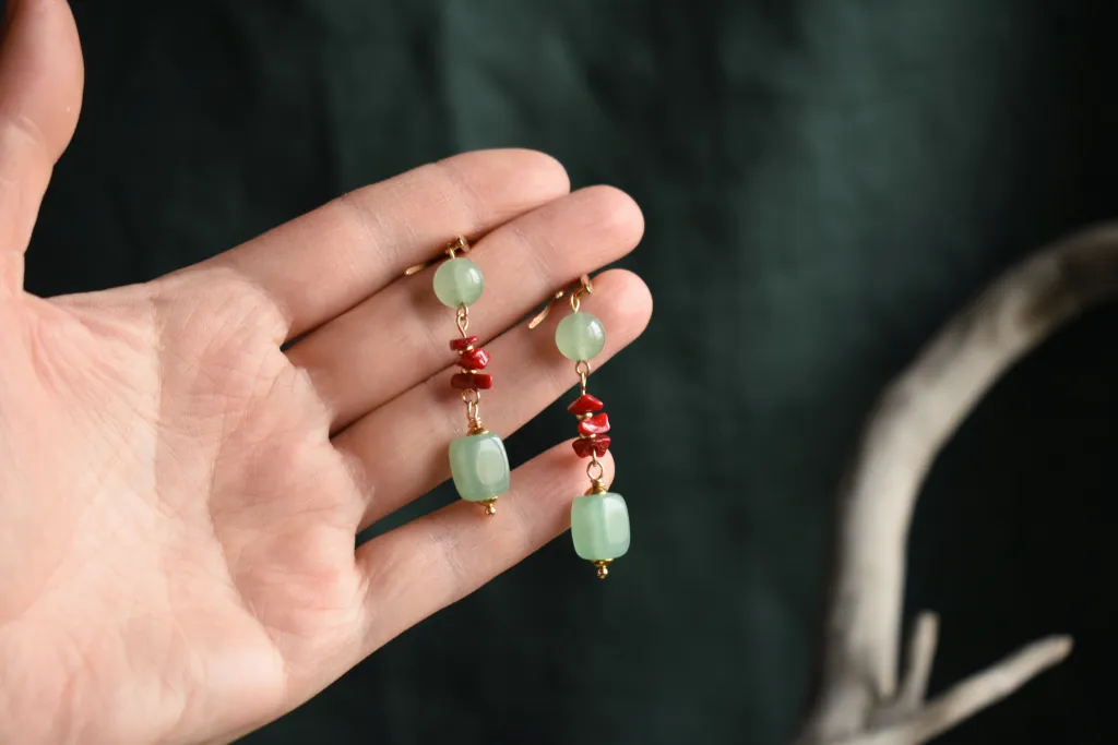 Серьги с зелёным авантюрином и кораллом