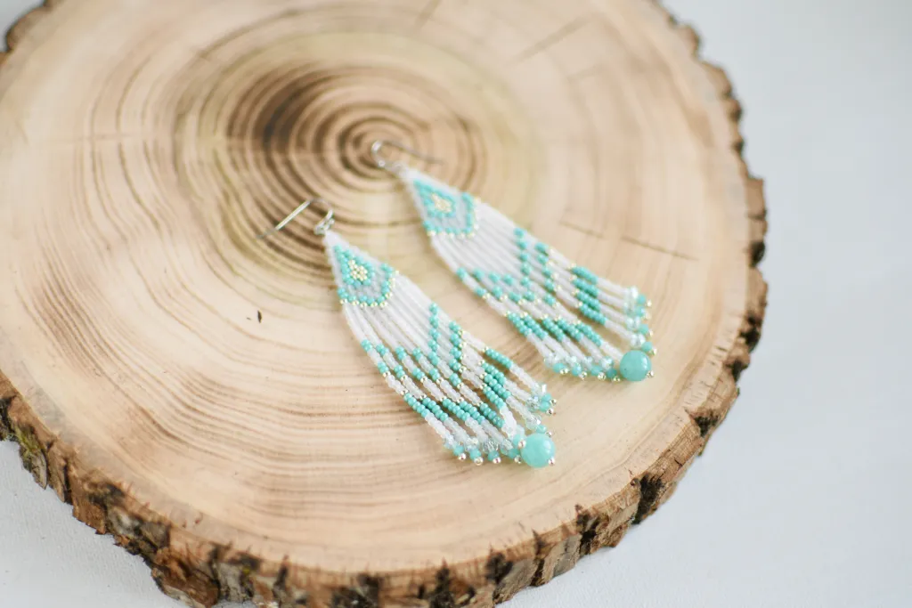 Бирюзовые серьги из бисера с бахромой и амазонитом