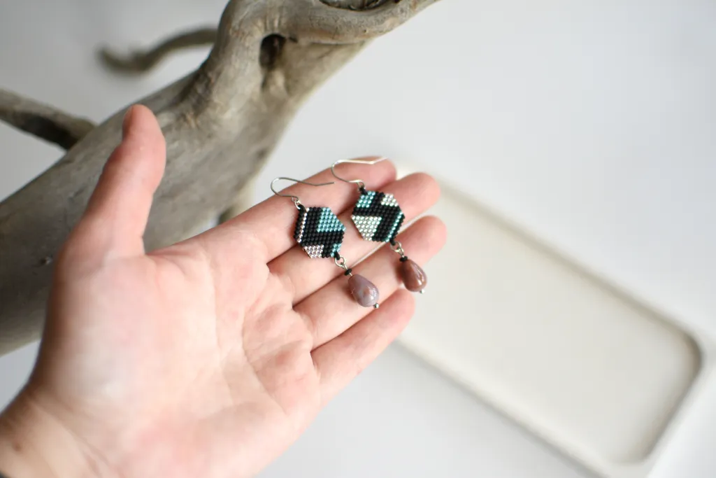 Серьги из бисера с индийской яшмой