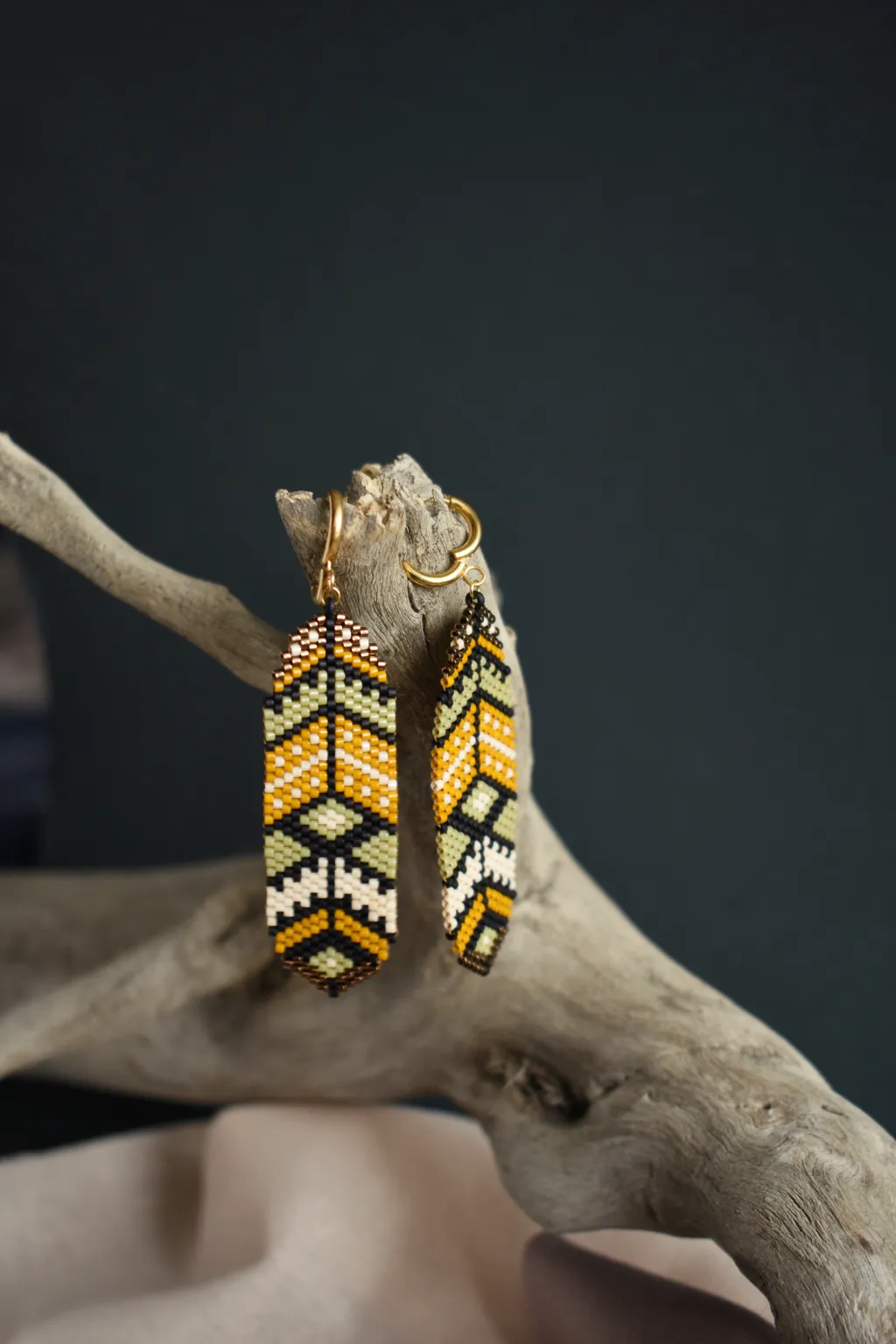 Сет из серёжек и браслета в зеленых тонах