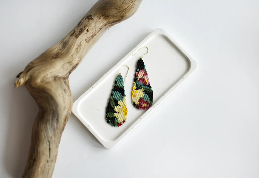 Цветочные серьги из бисера