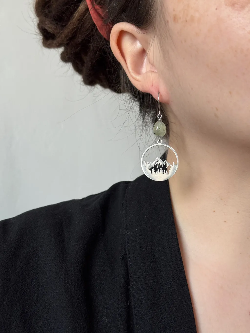 Серьги "Горы" с пренитом